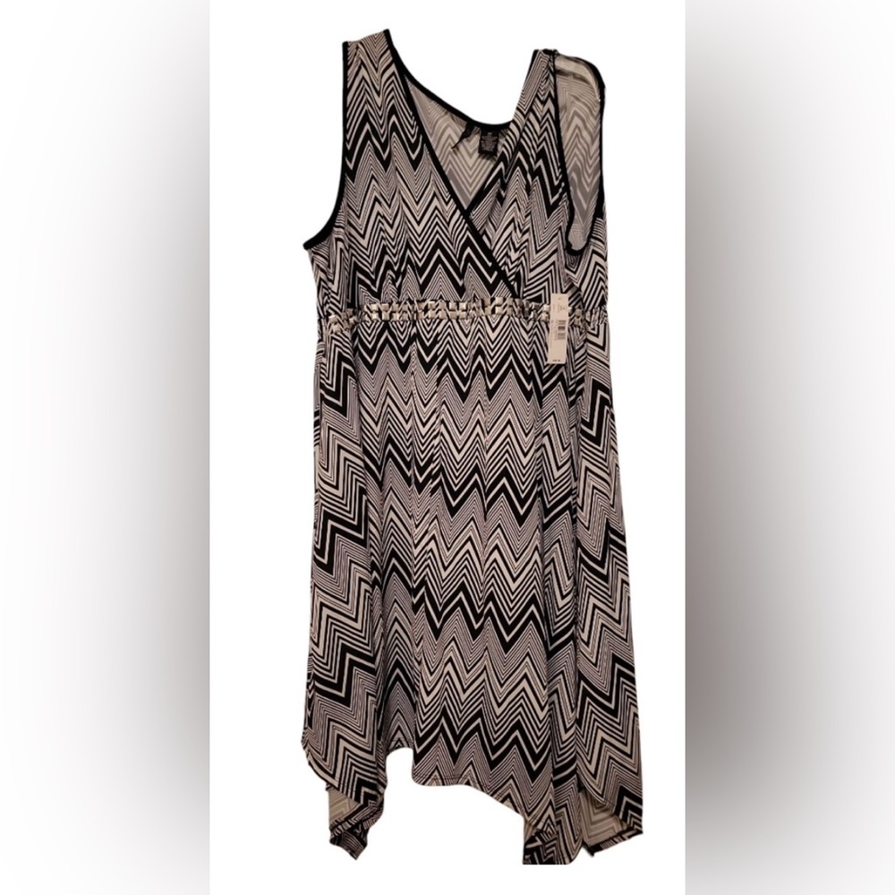 New Directions Black and White Zigzag Maxi Dress